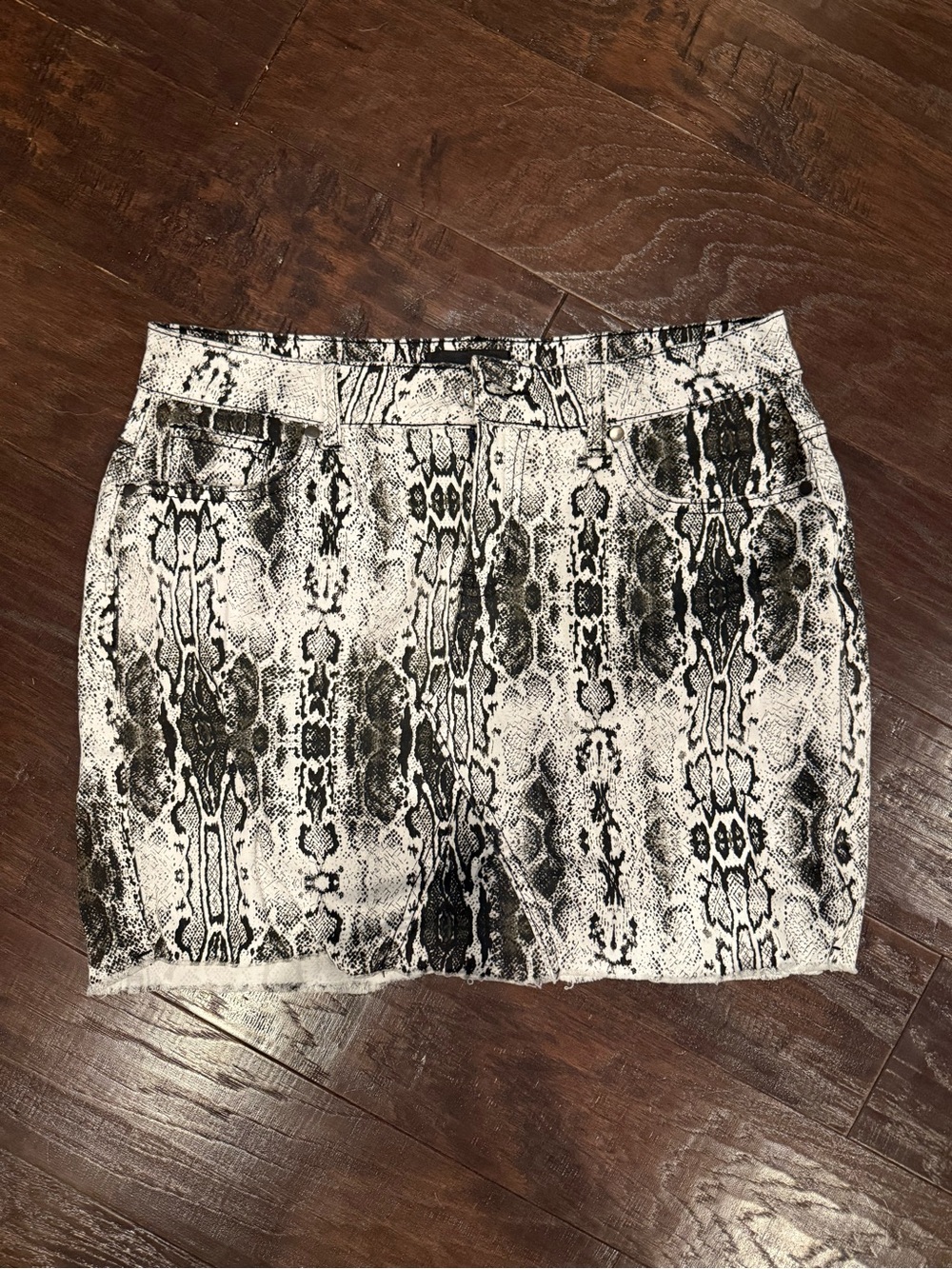 Black & White Snake-Print Mini Skirt